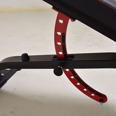 Sit Up Bench-oefenapparatuur met metalen frame en rode verstelbare rugleuning